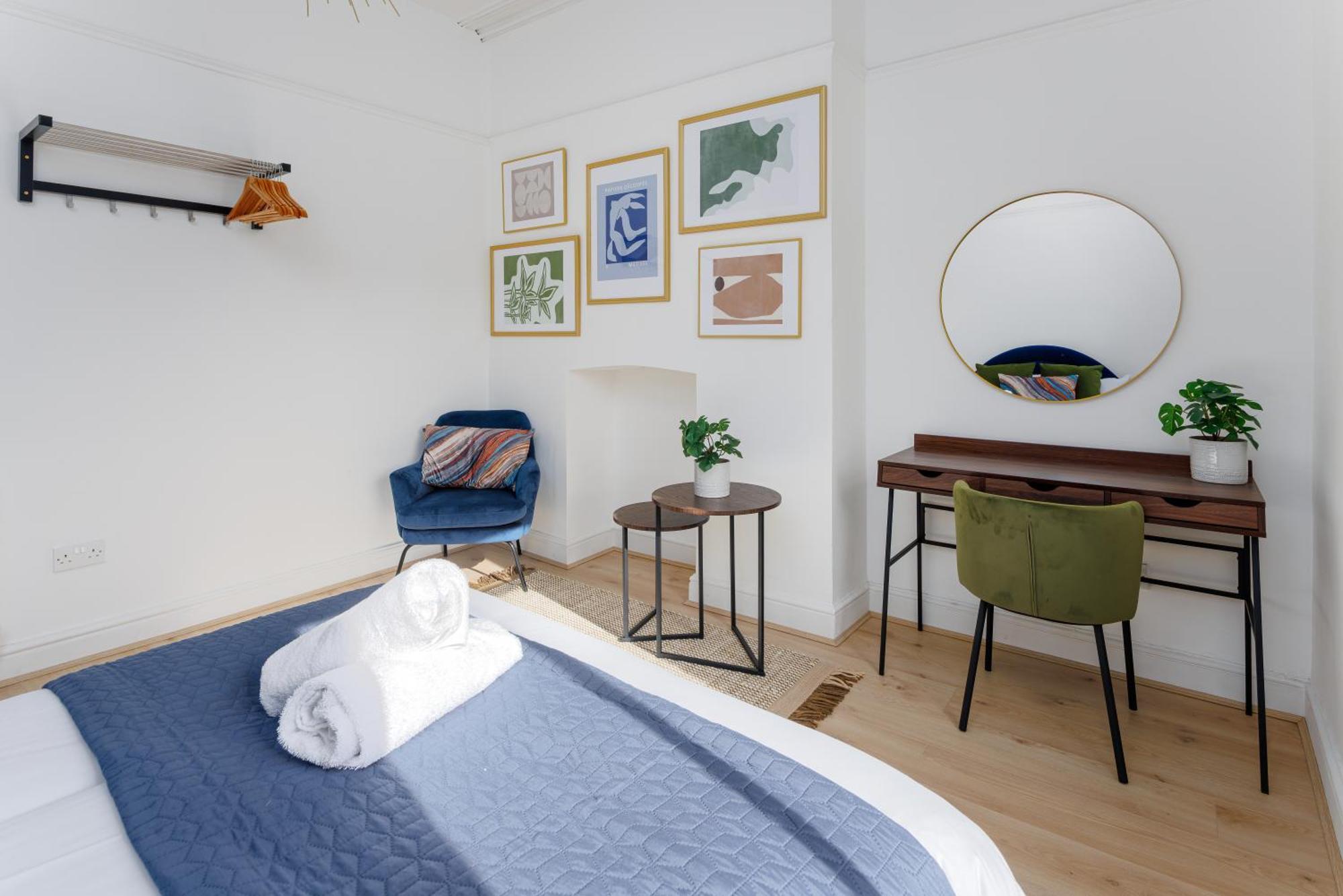 Holiday home Flatzy - Centre Mansion 2, Sleeps 22, 4 Baths *