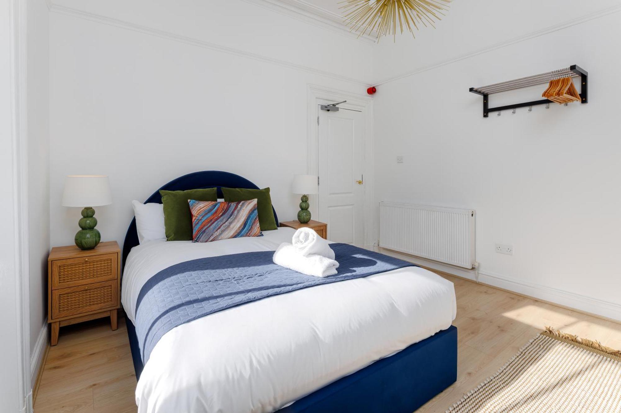 Holiday home Flatzy - Centre Mansion 2, Sleeps 22, 4 Baths Liverpool