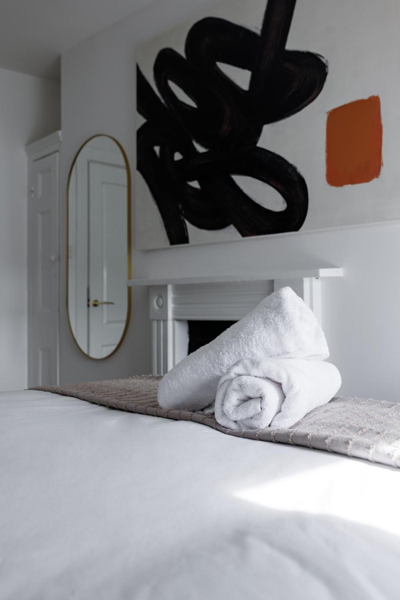Holiday home Flatzy - Centre Mansion 2, Sleeps 22, 4 Baths *