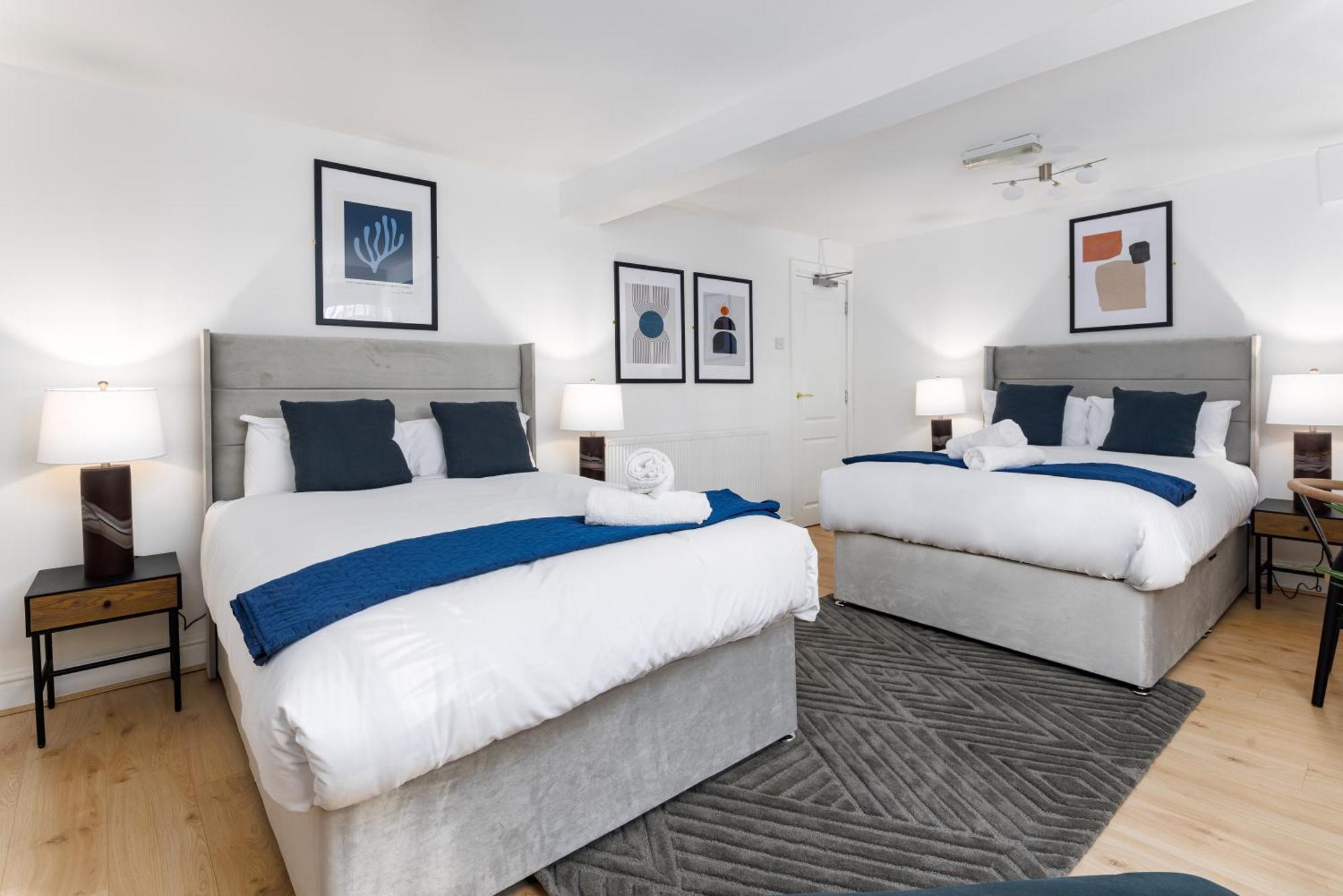 Holiday home Flatzy - Centre Mansion 2, Sleeps 22, 4 Baths