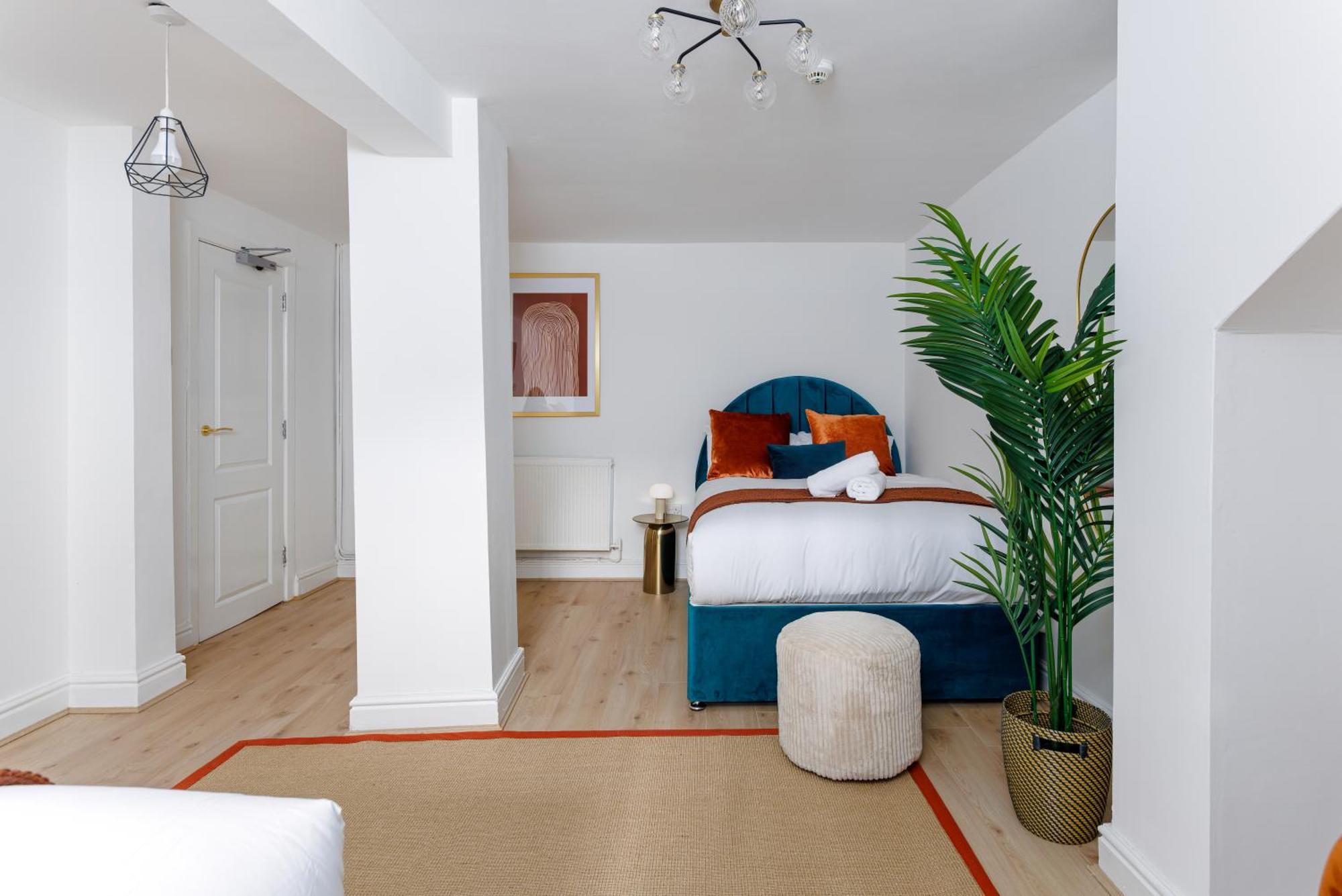 Holiday home Flatzy - Centre Mansion 2, Sleeps 22, 4 Baths