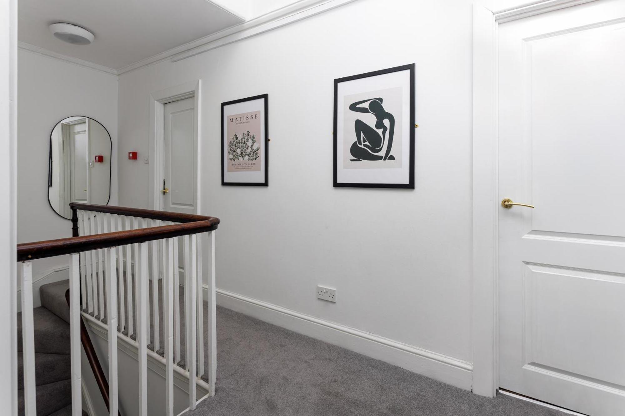 Holiday home Flatzy - Centre Mansion 2, Sleeps 22, 4 Baths *